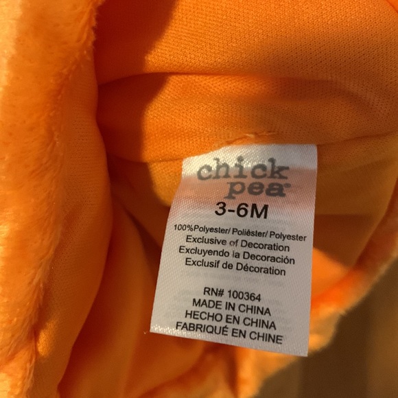 Pumpkin costume is onesie - Picture 3 of 4